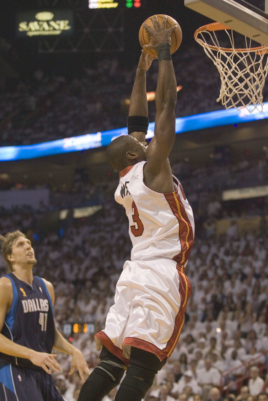 贝弗利：抛开生涯只比较巅峰高度 06韦德各项数据都比不上18哈登