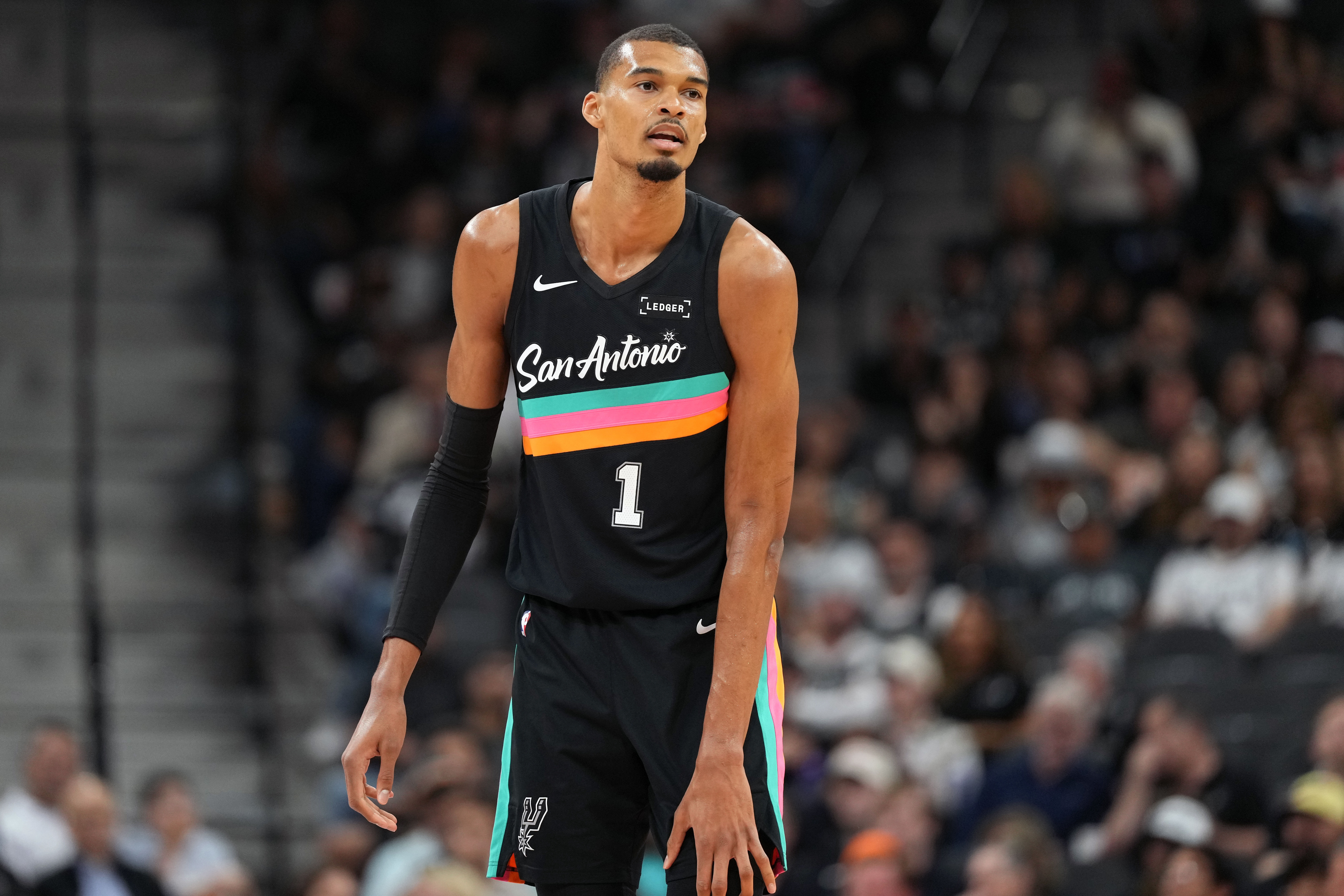 开云体育网址-记者：如果马刺次轮输给掘金 这场轮休文班就是最愚蠢的做法之一